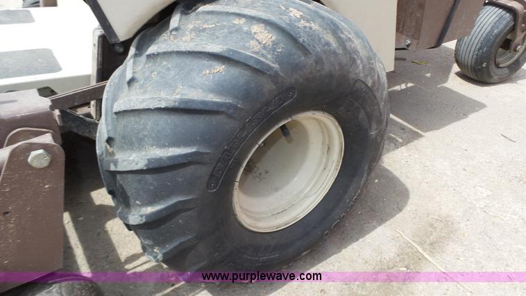 image for item K8269 Grasshopper 725 ZTR lawn mower