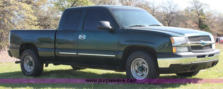 image for item K8977 2005 Chevrolet Silverado 1500 Ext. Cab pickup truck