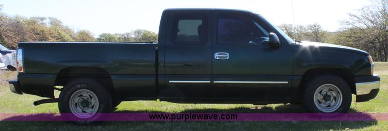 image for item K8977 2005 Chevrolet Silverado 1500 Ext. Cab pickup truck