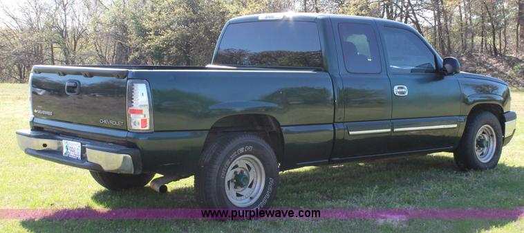 image for item K8977 2005 Chevrolet Silverado 1500 Ext. Cab pickup truck