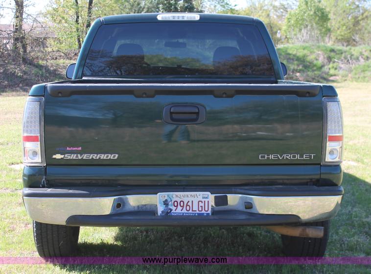 image for item K8977 2005 Chevrolet Silverado 1500 Ext. Cab pickup truck