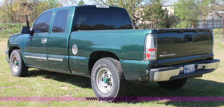 image for item K8977 2005 Chevrolet Silverado 1500 Ext. Cab pickup truck