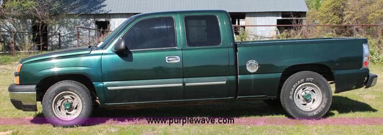 image for item K8977 2005 Chevrolet Silverado 1500 Ext. Cab pickup truck