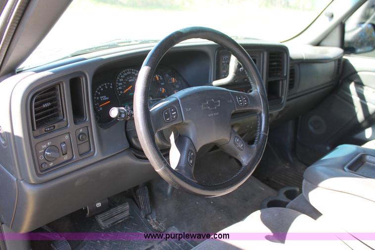 image for item K8977 2005 Chevrolet Silverado 1500 Ext. Cab pickup truck