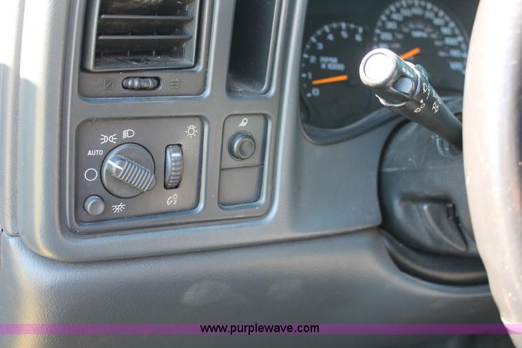 image for item K8977 2005 Chevrolet Silverado 1500 Ext. Cab pickup truck