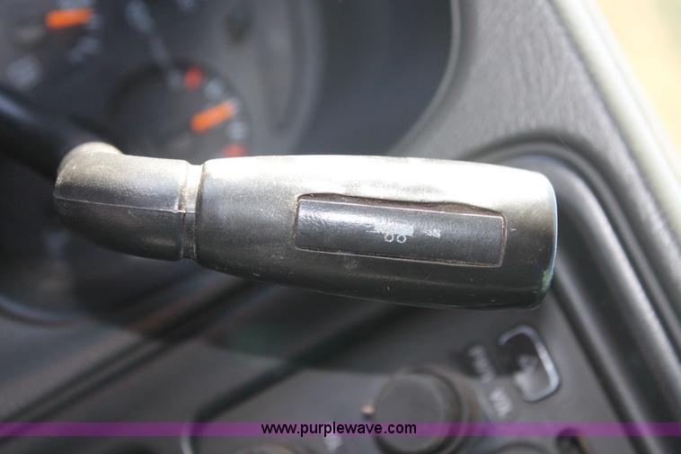 image for item K8977 2005 Chevrolet Silverado 1500 Ext. Cab pickup truck