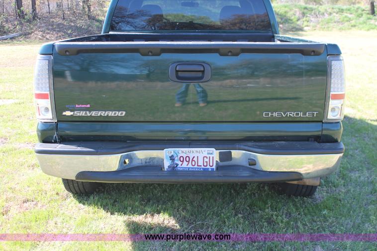 image for item K8977 2005 Chevrolet Silverado 1500 Ext. Cab pickup truck