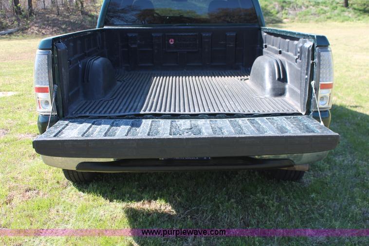 image for item K8977 2005 Chevrolet Silverado 1500 Ext. Cab pickup truck