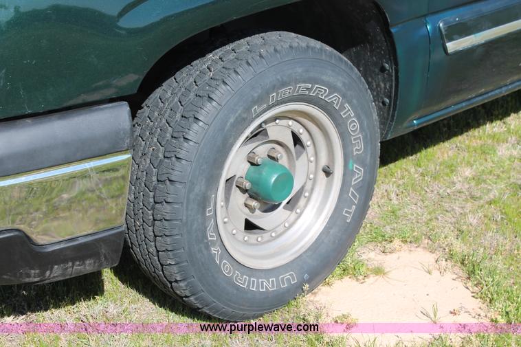 image for item K8977 2005 Chevrolet Silverado 1500 Ext. Cab pickup truck