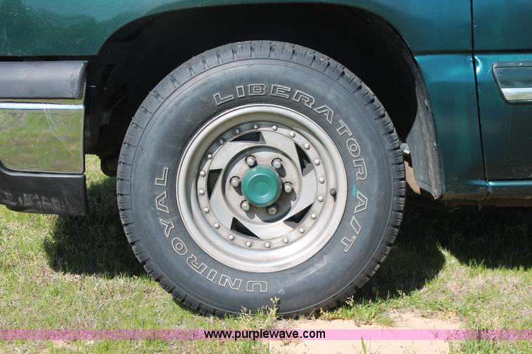 image for item K8977 2005 Chevrolet Silverado 1500 Ext. Cab pickup truck