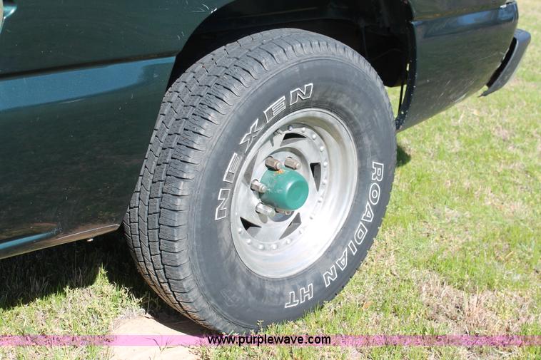 image for item K8977 2005 Chevrolet Silverado 1500 Ext. Cab pickup truck