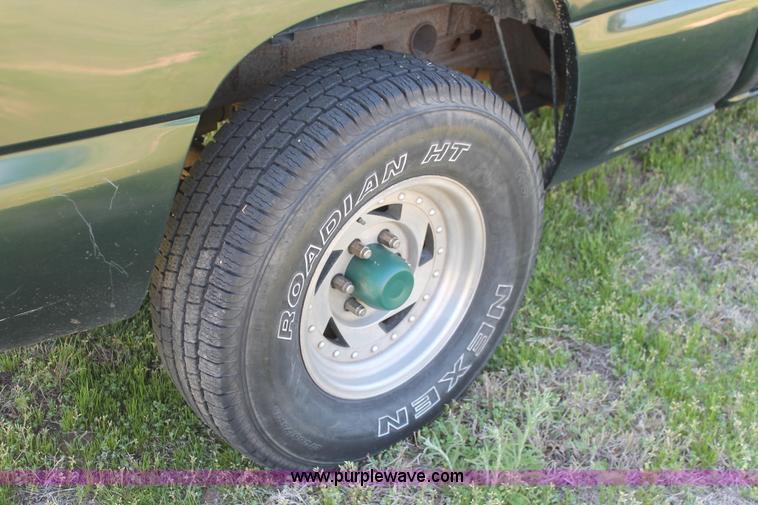 image for item K8977 2005 Chevrolet Silverado 1500 Ext. Cab pickup truck