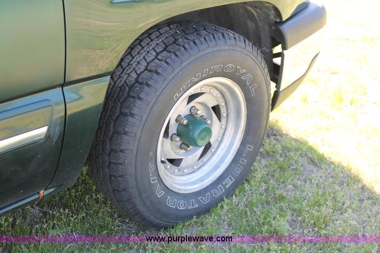 image for item K8977 2005 Chevrolet Silverado 1500 Ext. Cab pickup truck