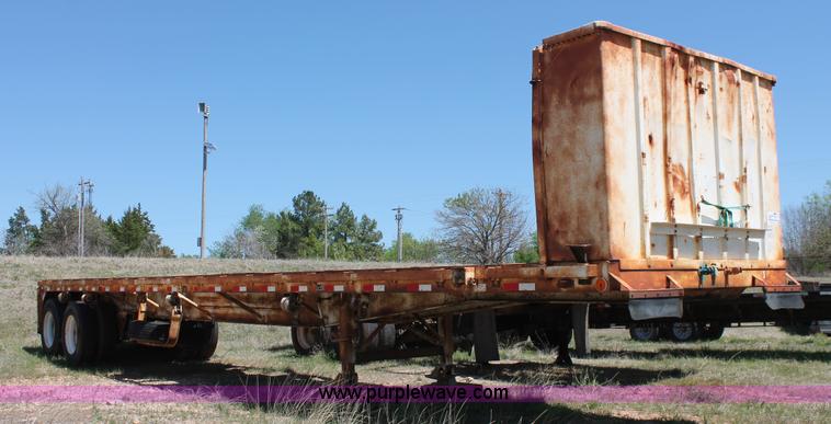 image for item K8979 1980 Fruehauf flatbed trailer
