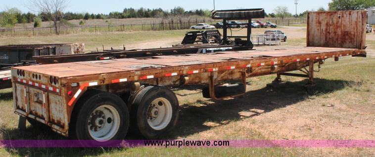 image for item K8979 1980 Fruehauf flatbed trailer