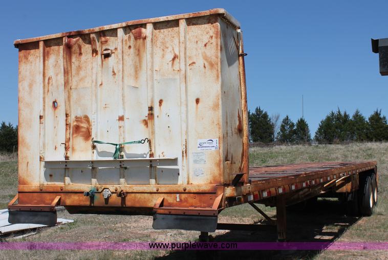 image for item K8979 1980 Fruehauf flatbed trailer