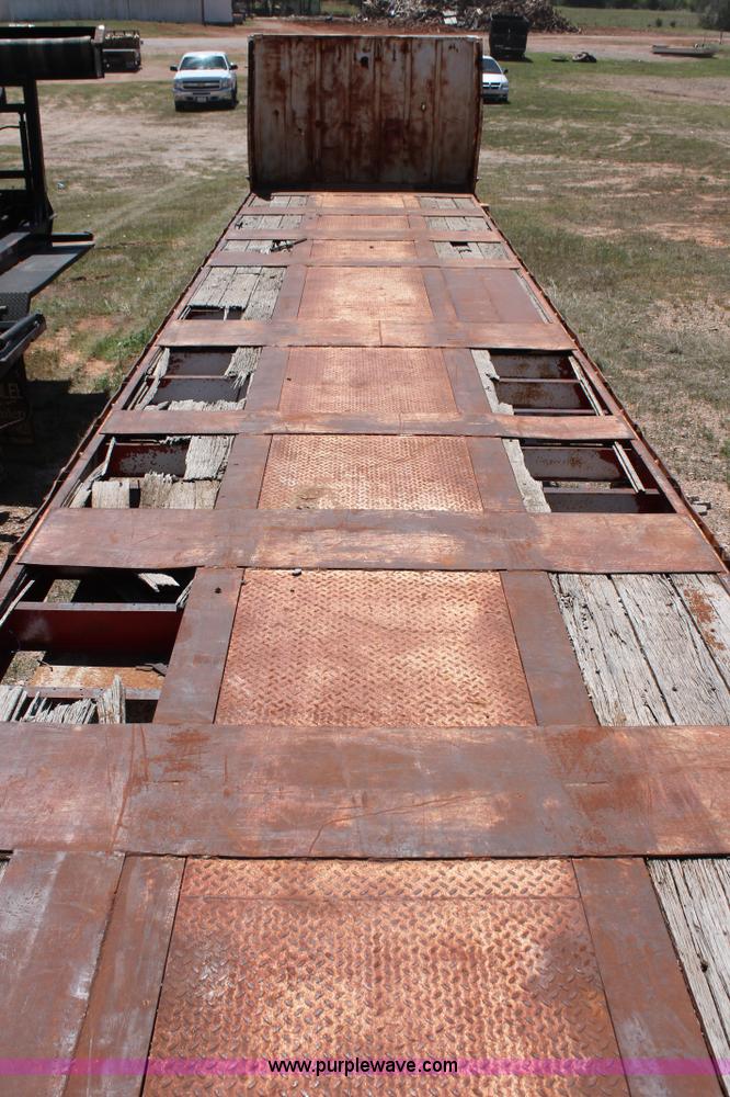 image for item K8979 1980 Fruehauf flatbed trailer