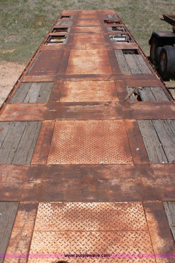 image for item K8979 1980 Fruehauf flatbed trailer