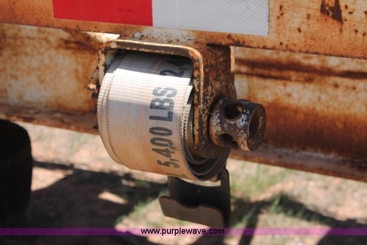 image for item K8979 1980 Fruehauf flatbed trailer