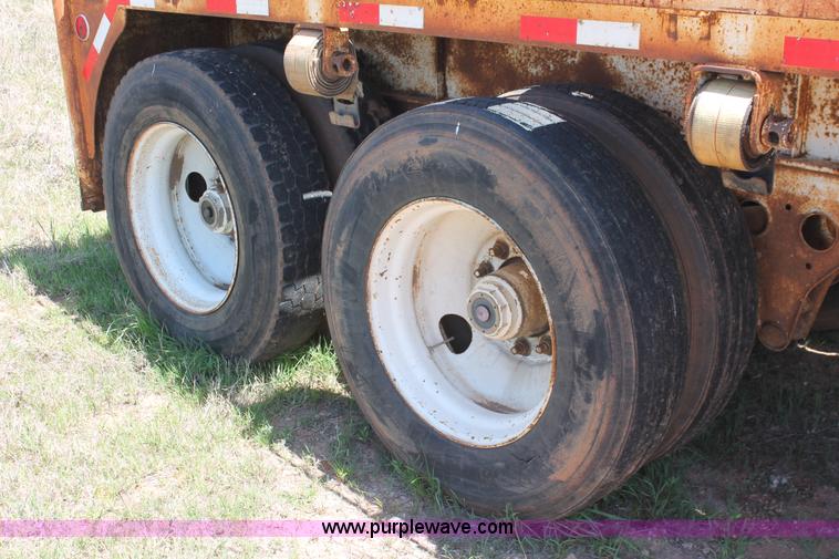 image for item K8979 1980 Fruehauf flatbed trailer