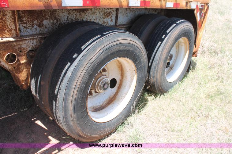 image for item K8979 1980 Fruehauf flatbed trailer