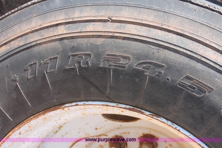 image for item K8979 1980 Fruehauf flatbed trailer