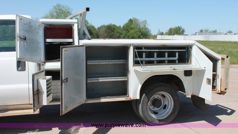 image for item K8983 1999 Ford F550 Super Duty XL service truck