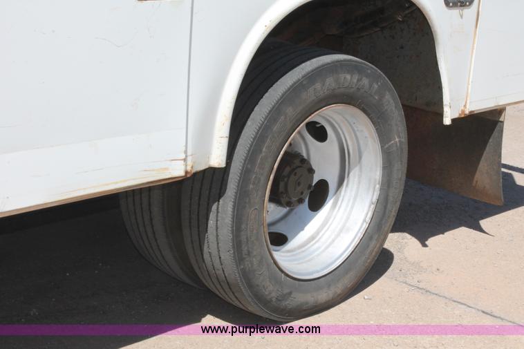 image for item K8983 1999 Ford F550 Super Duty XL service truck