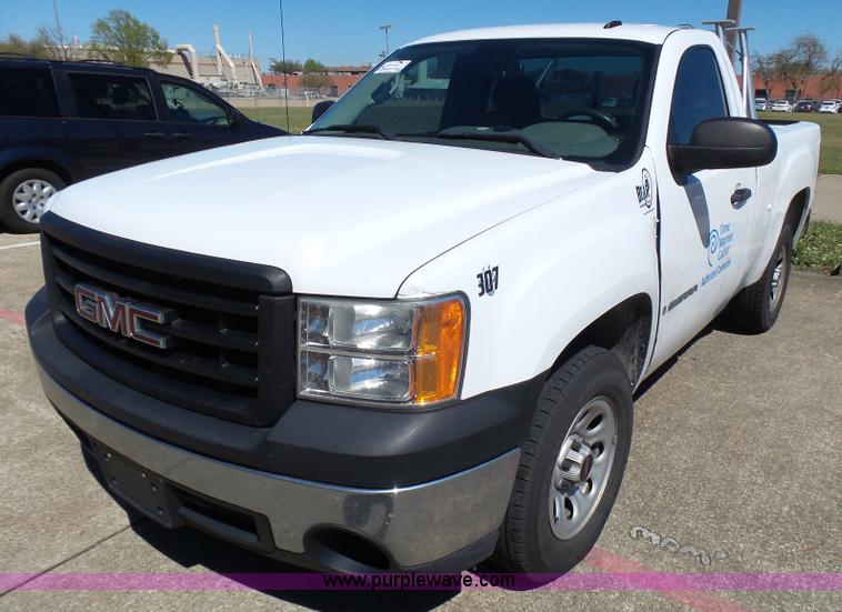 image for item L1530 2008 GMC Sierra 1500 pickup truck