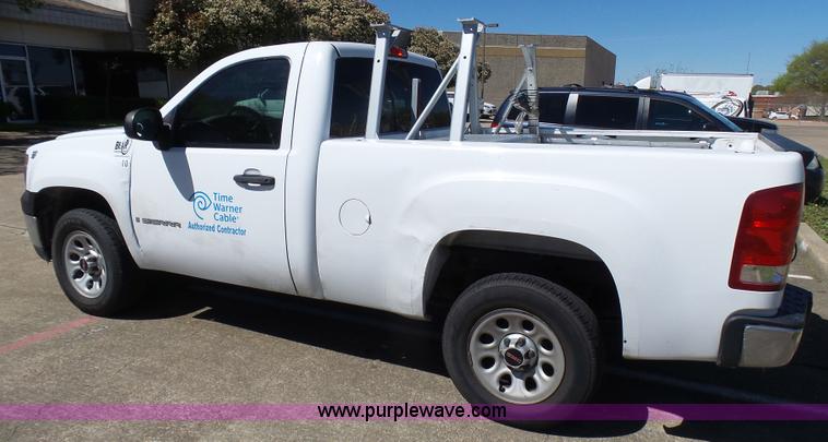image for item L1530 2008 GMC Sierra 1500 pickup truck