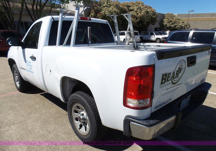 image for item L1530 2008 GMC Sierra 1500 pickup truck