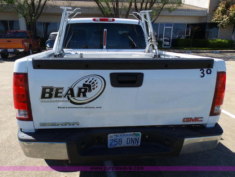 image for item L1530 2008 GMC Sierra 1500 pickup truck