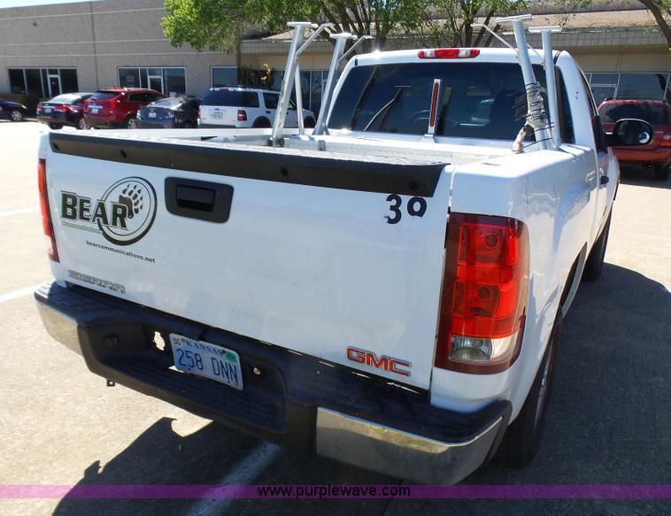 image for item L1530 2008 GMC Sierra 1500 pickup truck