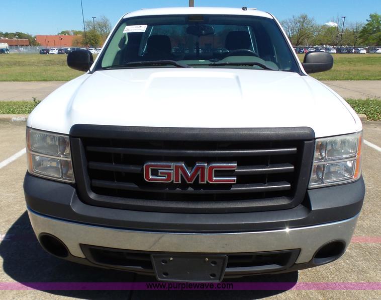 image for item L1530 2008 GMC Sierra 1500 pickup truck