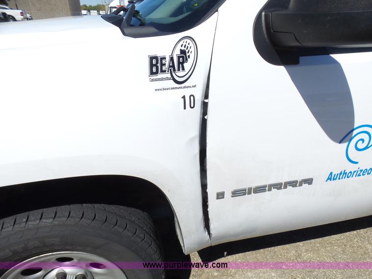 image for item L1530 2008 GMC Sierra 1500 pickup truck