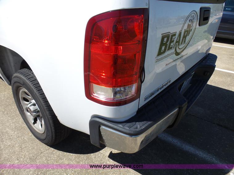 image for item L1530 2008 GMC Sierra 1500 pickup truck