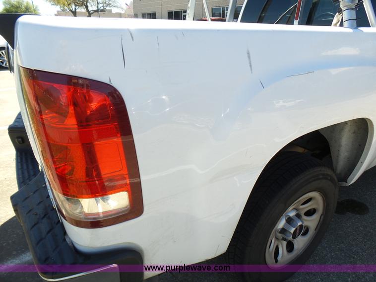 image for item L1530 2008 GMC Sierra 1500 pickup truck