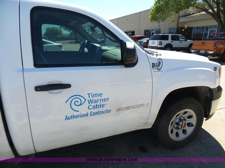 image for item L1530 2008 GMC Sierra 1500 pickup truck