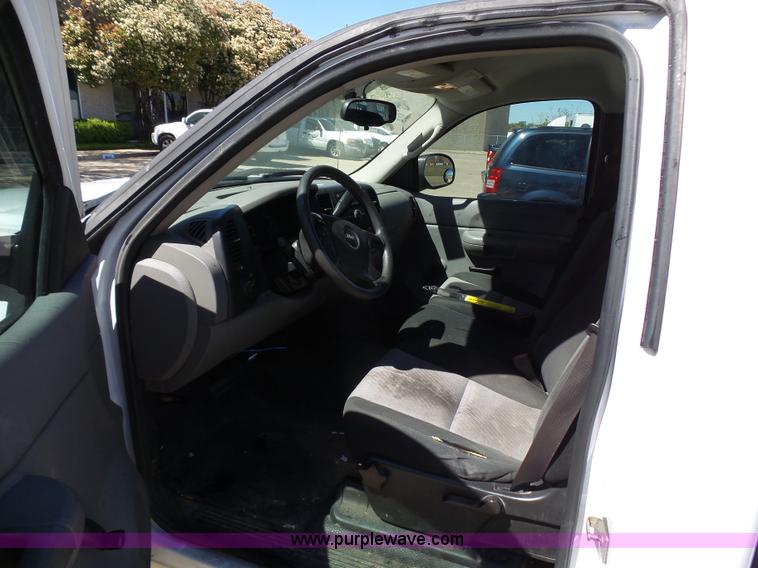 image for item L1530 2008 GMC Sierra 1500 pickup truck