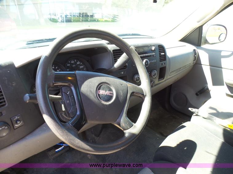 image for item L1530 2008 GMC Sierra 1500 pickup truck