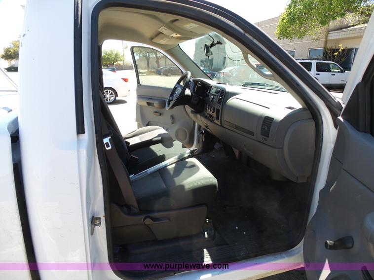 image for item L1530 2008 GMC Sierra 1500 pickup truck