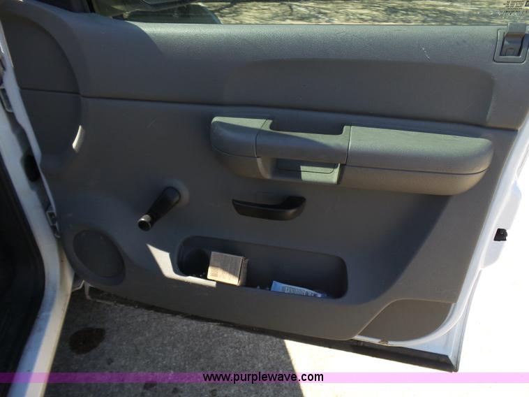 image for item L1530 2008 GMC Sierra 1500 pickup truck