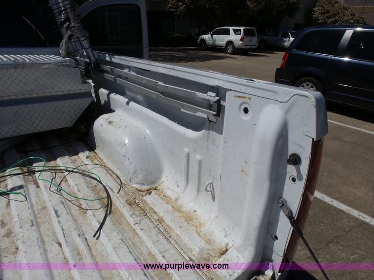 image for item L1530 2008 GMC Sierra 1500 pickup truck