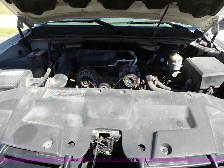 image for item L1530 2008 GMC Sierra 1500 pickup truck