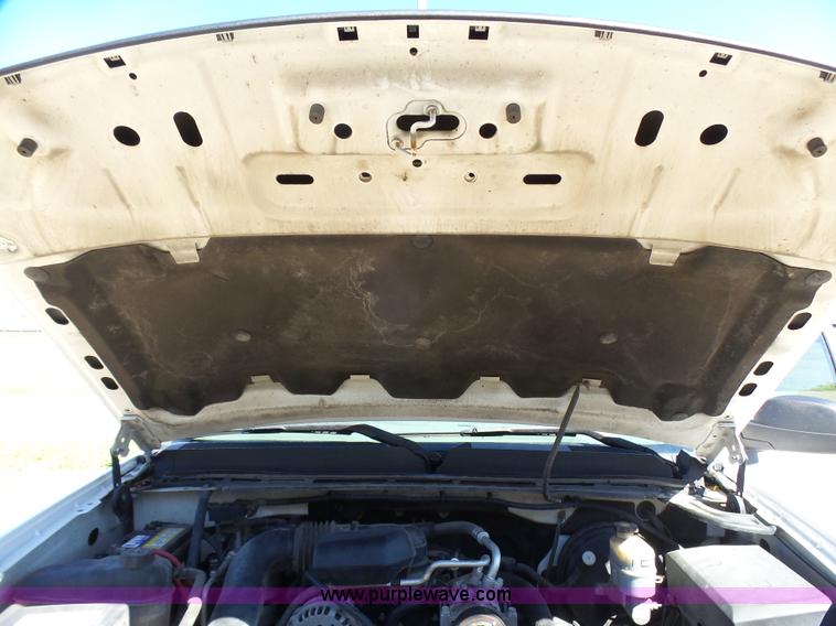 image for item L1530 2008 GMC Sierra 1500 pickup truck