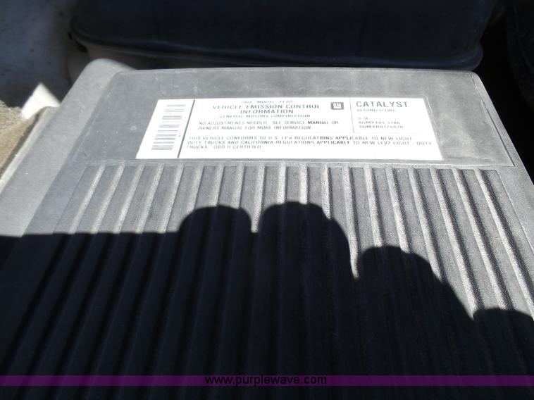 image for item L1530 2008 GMC Sierra 1500 pickup truck