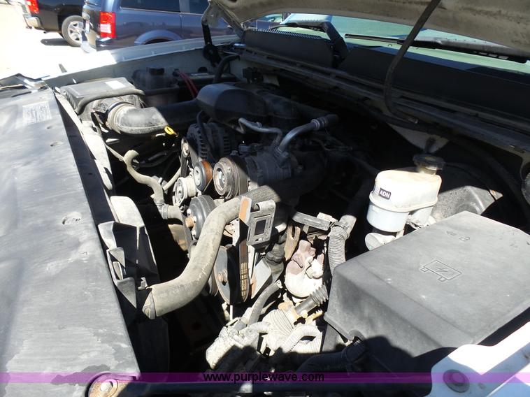 image for item L1530 2008 GMC Sierra 1500 pickup truck