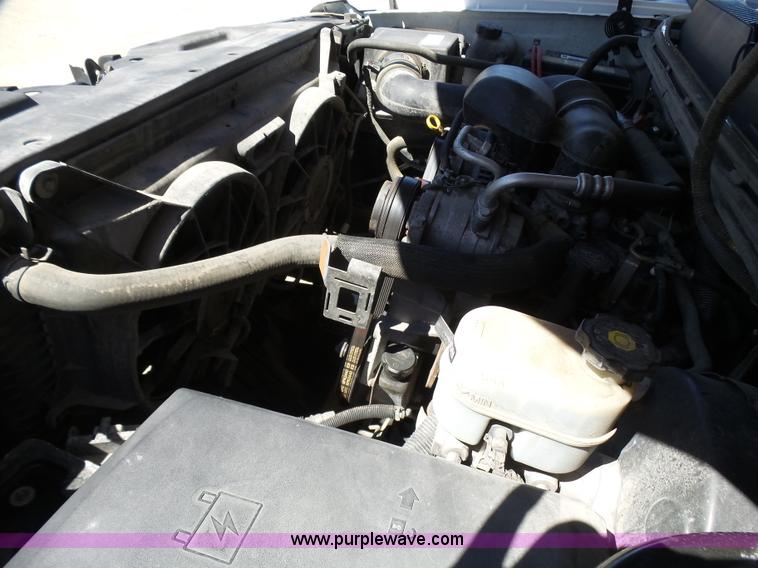 image for item L1530 2008 GMC Sierra 1500 pickup truck