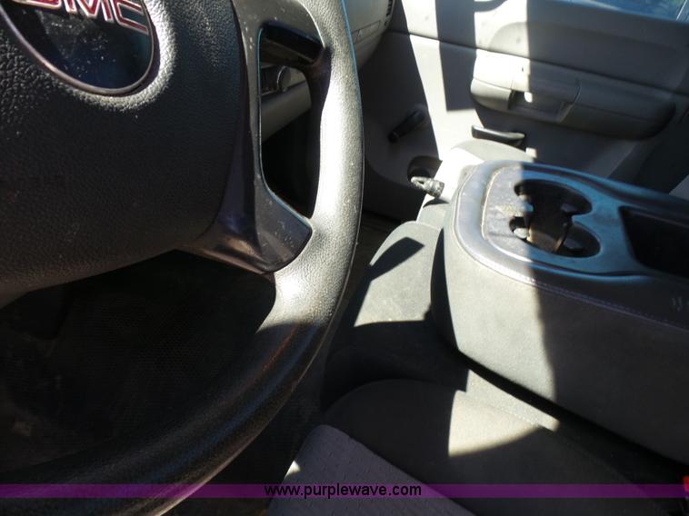 image for item L1530 2008 GMC Sierra 1500 pickup truck