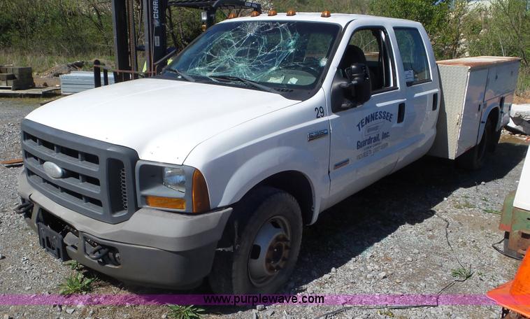 image for item L2161 2005 Ford F450 Super Duty utility truck